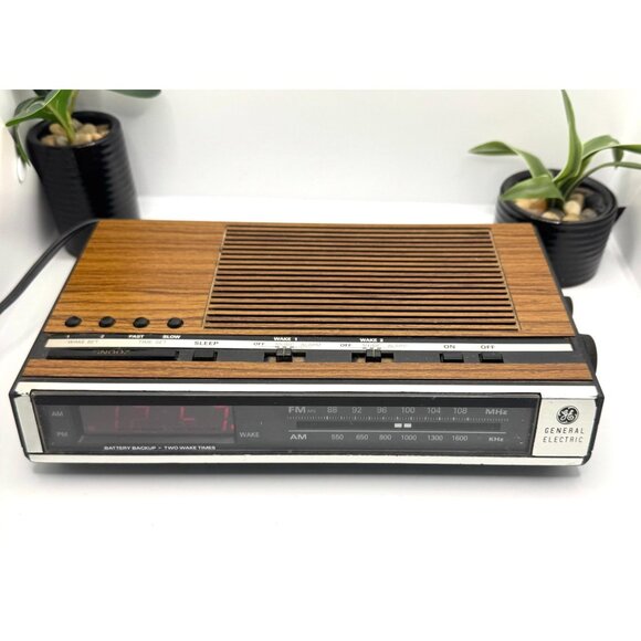 General Electric Other - Vintage General Electric AM/FM Woodgrain Alarm Clock Radio 7-4624B